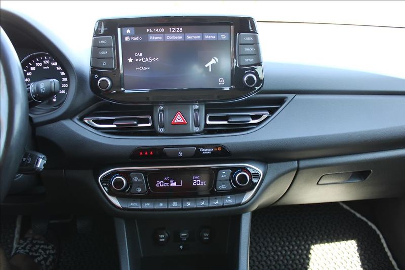 Hyundai i30 1,5 i  SMART, VÝHŘEVY, ČR - fotka 19 z 34
