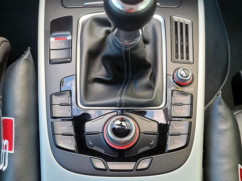 Audi A5 2,0 TFSi S-LINE,SERV.KN.ROZVOD - fotka 39 z 52