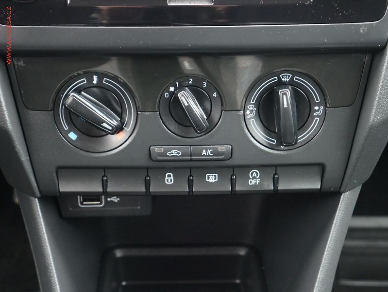 Škoda Rapid (2019) 1.0 TSi, 2.maj,ČR, Ambition - fotka 12 z 15