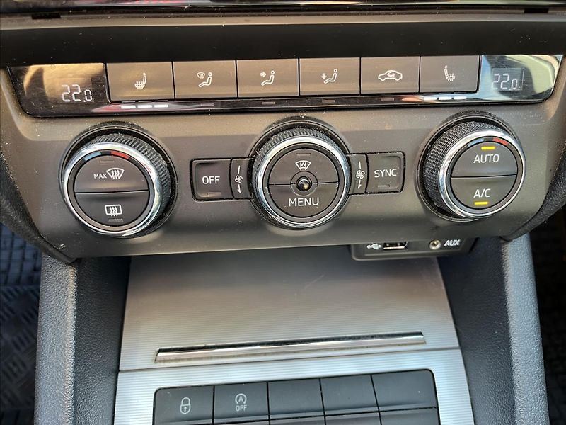 Škoda Octavia 2,0 TDi STYLE ROZVODY SERVIS - fotka 22 z 46
