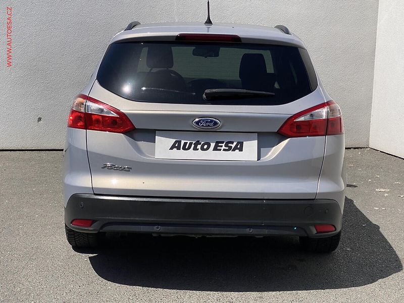 Ford Focus (2011) 1.6i, AC, temp, tažné - fotka 5 z 17