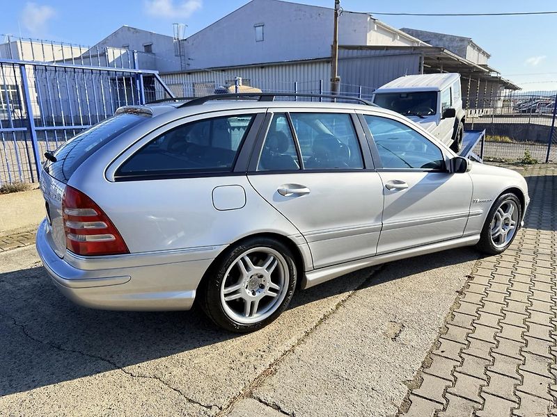 Mercedes-Benz Třídy C (2002) 32 AMG, UNIKÁTNÍ YOUNGTIMER!! - fotka 39 z 45