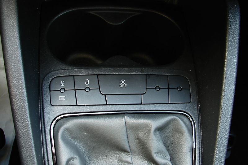 Seat Ibiza IV 1.4 TDi 75PS EcoMotive - fotka 25 z 32