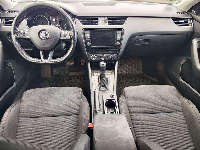Škoda Octavia 1.6 TDi/81kW Style DSG - fotka 14 z 31