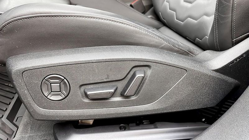 Audi A6 Avant e-tron AWD S-line 100kWh Tažné - fotka 14 z 21