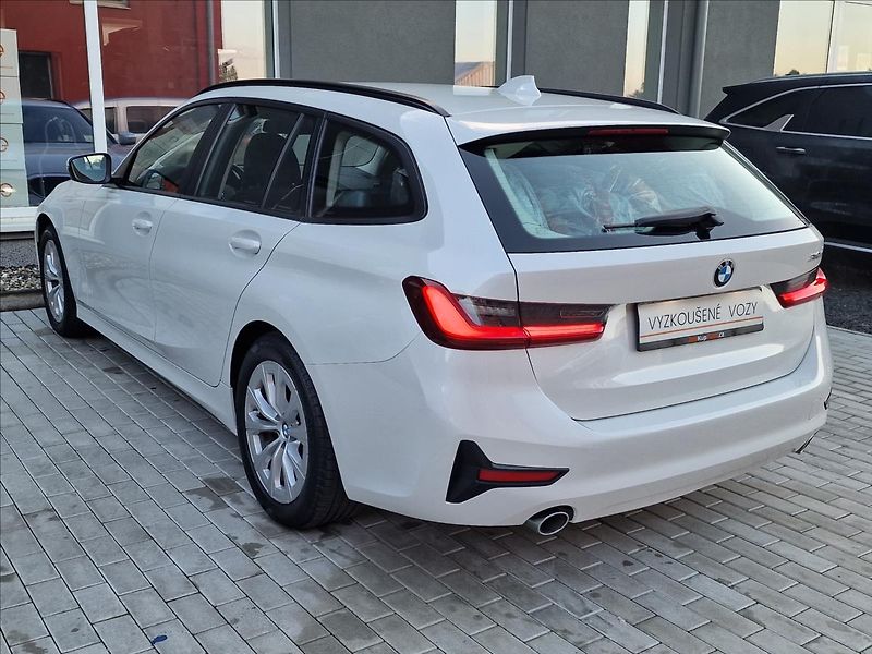 BMW Řada 3 318d 110kW Touring,ČR,1.Maj. - fotka 8 z 50