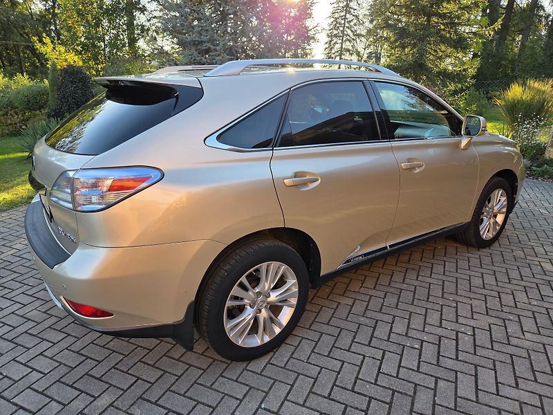 Lexus RX 450h (2011) - fotka 16 z 23