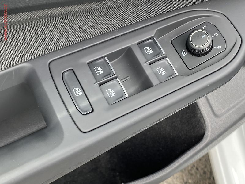 Volkswagen Golf (2022) 2.0 TDi, ČR, Life, LED - fotka 11 z 19