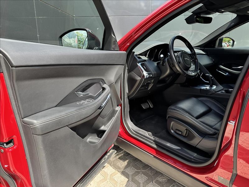 Jaguar E-Pace 2,0 D180 R-Dynamic S AWD AT - fotka 10 z 26