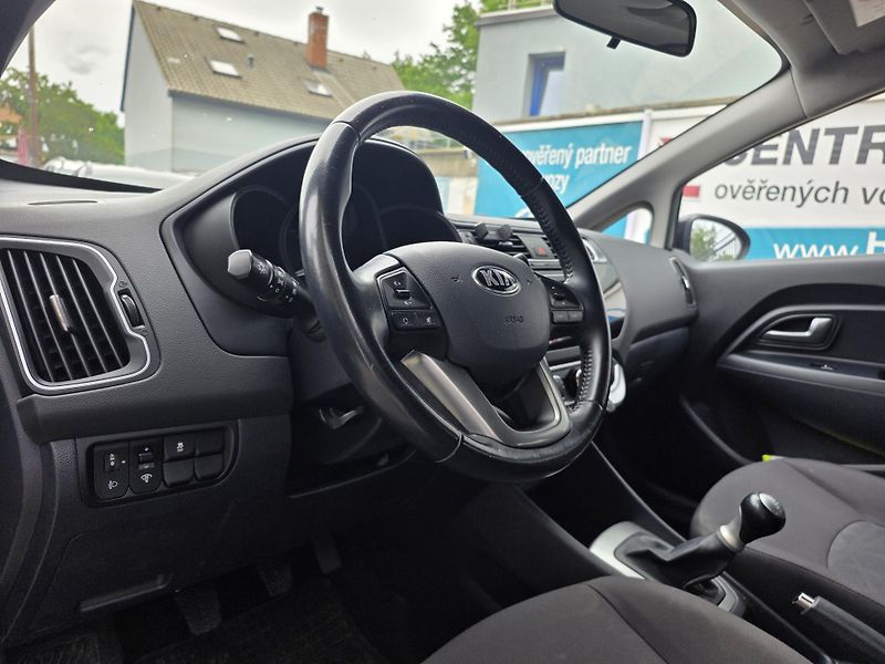 Kia Rio 1.2-KLIMA-SENZORY-CENTRÁL - fotka 11 z 12