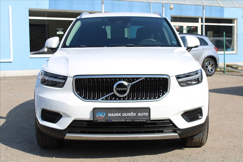 Volvo XC40 2,0 T4  1MAJ,4x4,MOMENTUM PRO - fotka 2 z 43