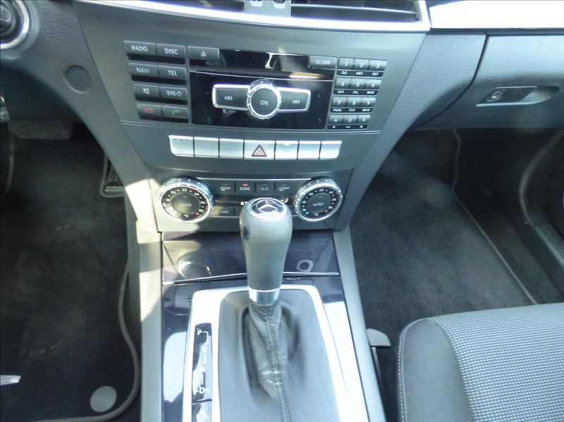 Mercedes-Benz Třídy C 2,2 CDI BlueEfficiency  180 CD - fotka 27 z 41