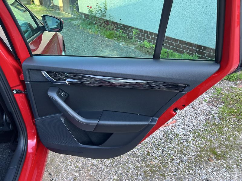 Škoda Octavia 2.0TDI 110KW,DSG,NAVI,TZ,KůŽE - fotka 19 z 45