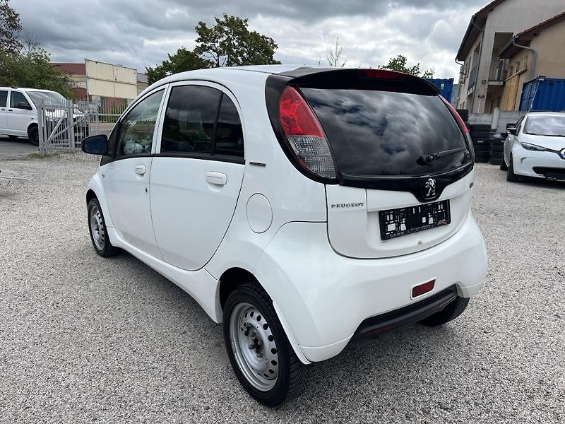 Peugeot iOn (2012) Elektro 16kwh 35kw  - fotka 5 z 26