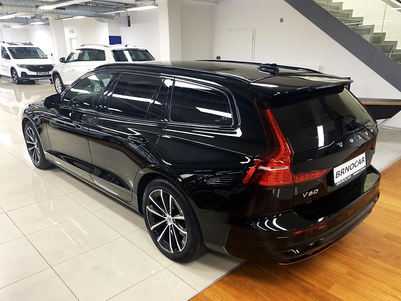 Volvo V60 RECHARGE T6, AWD PLUS DARK ČR - fotka 4 z 42