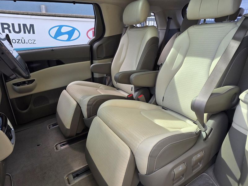 Kia Carnival 2.2-7míst-TOP VÝBAVA-2xLCD - fotka 19 z 28