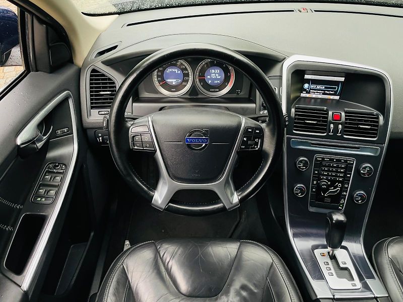 Volvo XC60 2.4D5 5V 4x4 AUT TAŽNÉ SERVISK - fotka 26 z 47