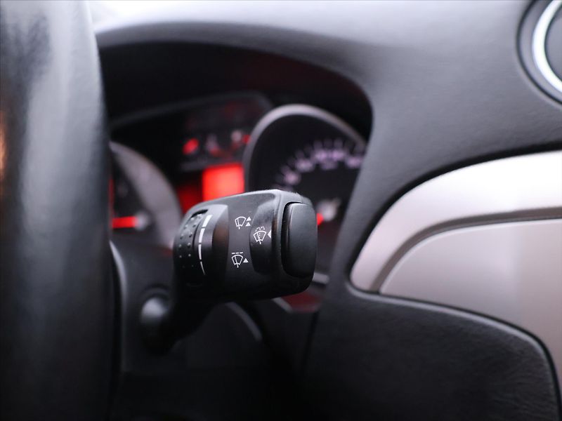 Ford S-MAX 2,0 TDCI 103kW Aut.klima - fotka 17 z 27