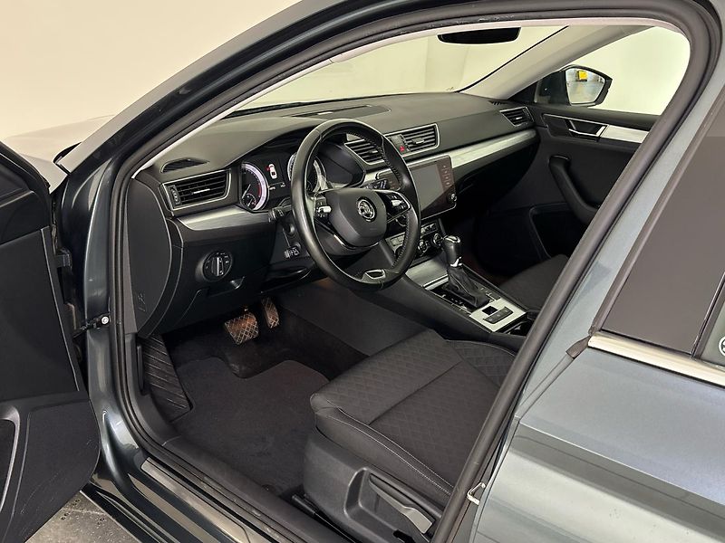 Škoda Superb Ambition DSG - fotka 6 z 28