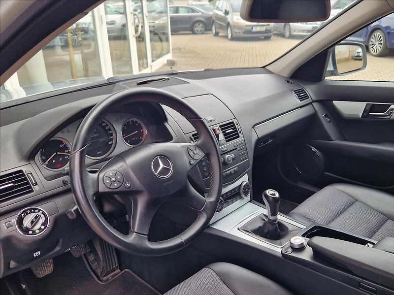 Mercedes-Benz Třídy C 2,2 CDI AVANTGARDE MAN TOPSTAV - fotka 20 z 36