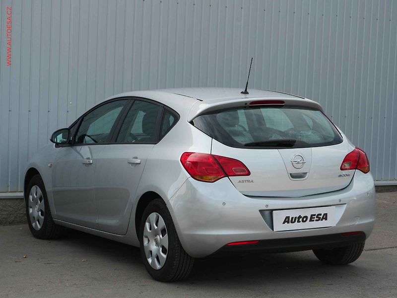 Opel Astra (2011) 1.4 i, AC, výhřev sed - fotka 6 z 19