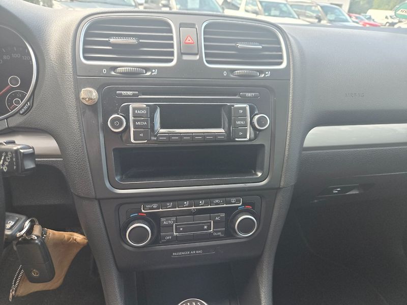 Volkswagen Golf (2011) 1.2 TSI - fotka 11 z 18