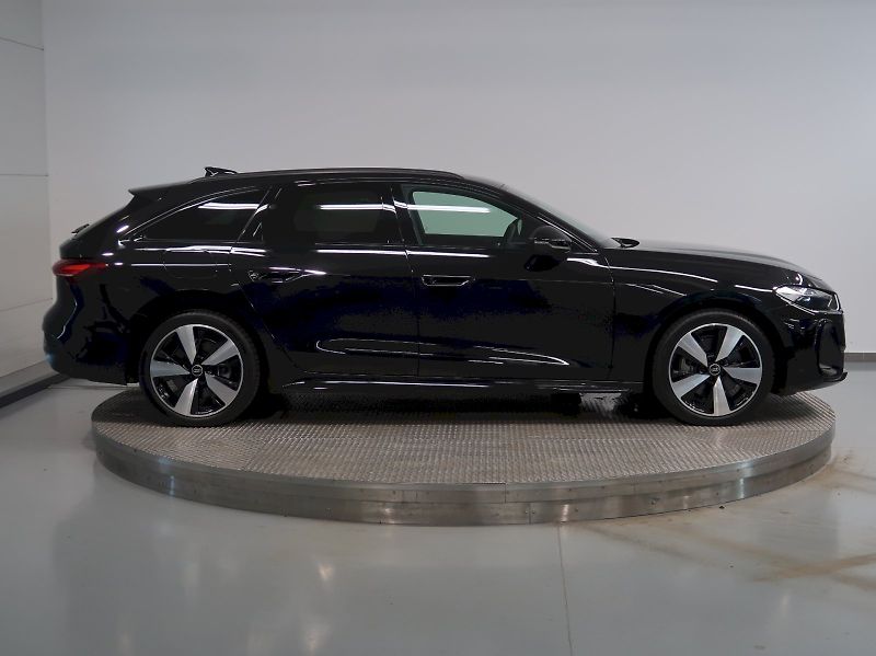 Audi A5 (2025) AVANT S-LINE 2.0TDI 150KW 4x4 - fotka 8 z 40
