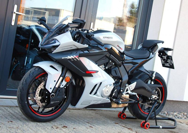 CFMOTO (2026) 675 SR-R GREY - fotka 4 z 25