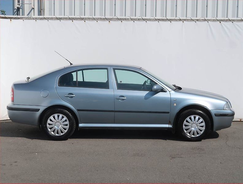 Škoda Octavia (2003) 1.6, po STK, rezervace - fotka 6 z 15