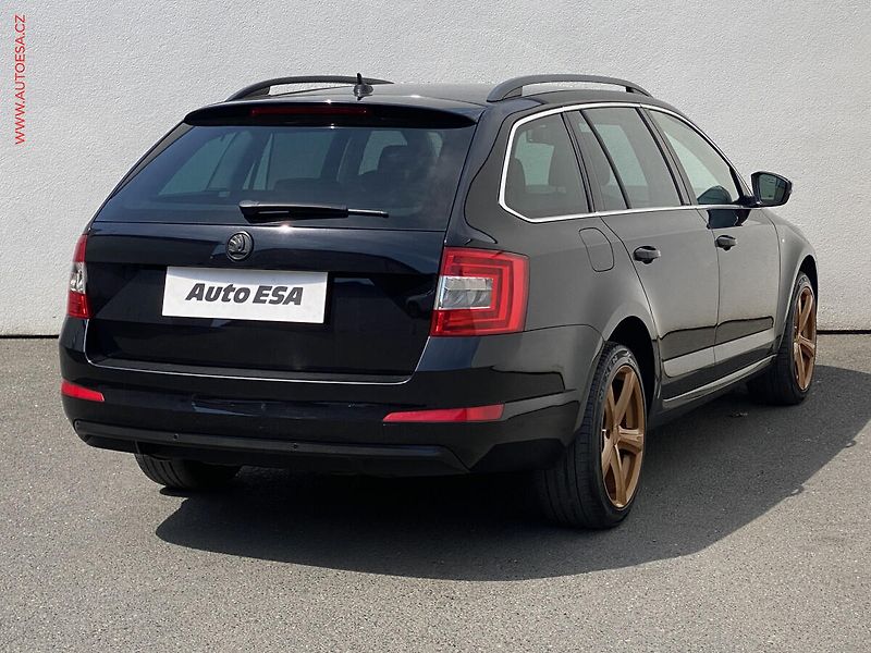 Škoda Octavia (2015) 2.0 TDi, Edition, bixen,navi - fotka 4 z 17