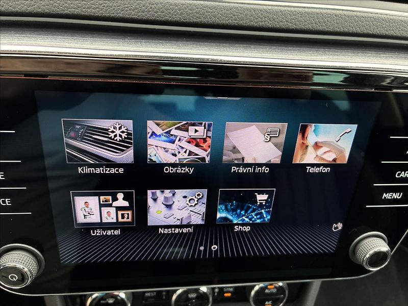 Škoda Superb 2,0 STYLE,PANORAMA,TAŽNÉ,LED - fotka 27 z 36