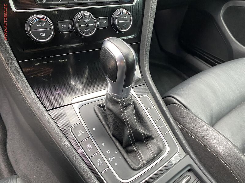 Volkswagen Golf (2016) 2.0TDi GTD, GTD, DSG, bixenon - fotka 16 z 18