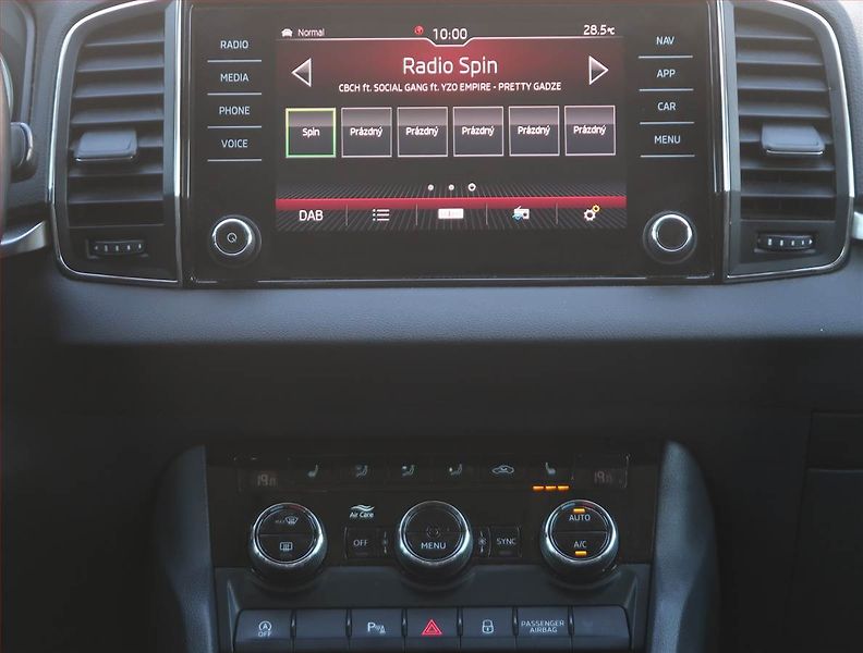 Škoda Karoq (2018) Style 2.0 TDI, 4x4,Style - fotka 12 z 24