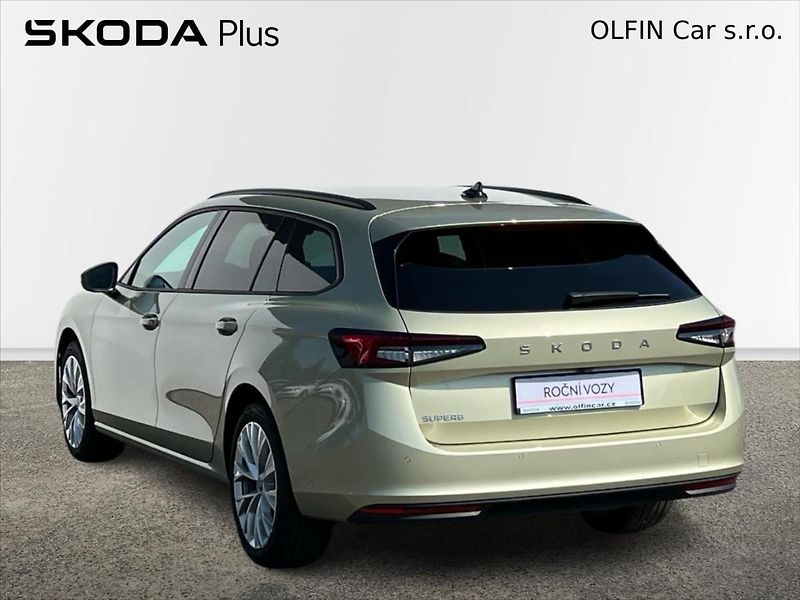 Škoda Superb 2,0 TDi 110kW 7DSG SELECTION - fotka 8 z 31