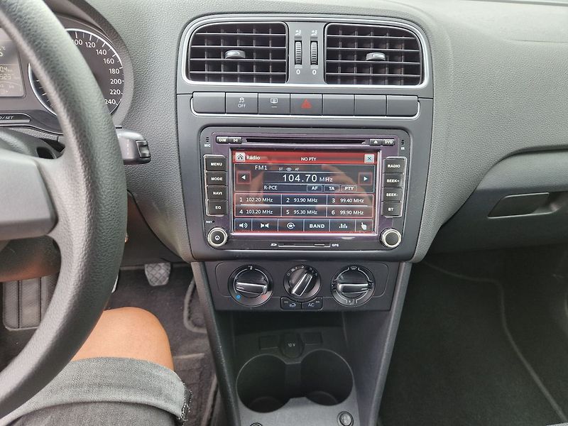 Volkswagen Polo Comfortline 1.4 - fotka 14 z 34