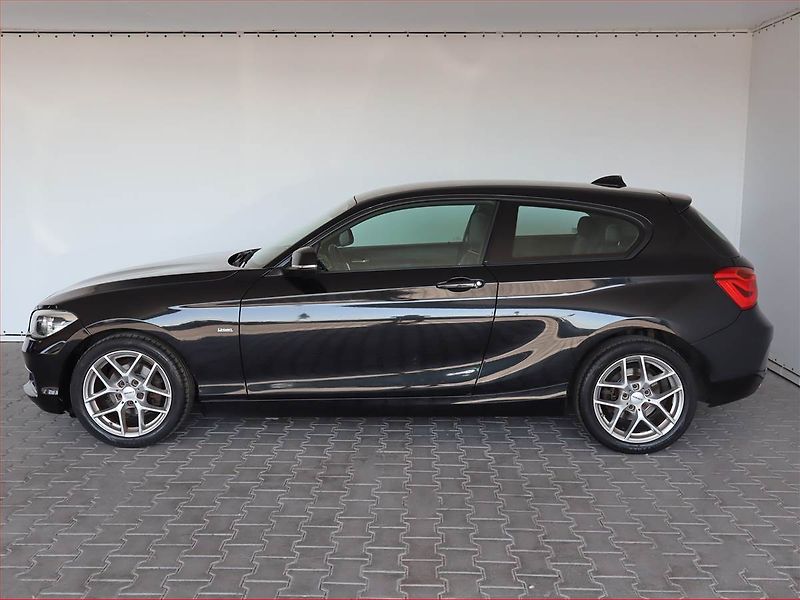 BMW Řada 1 (2016) Urban Line 118d, Automat - fotka 3 z 23