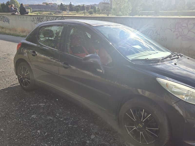 Peugeot 207 (2007) Peugeot 207 1.6 HDI  80KW RV 2 - fotka 8 z 26