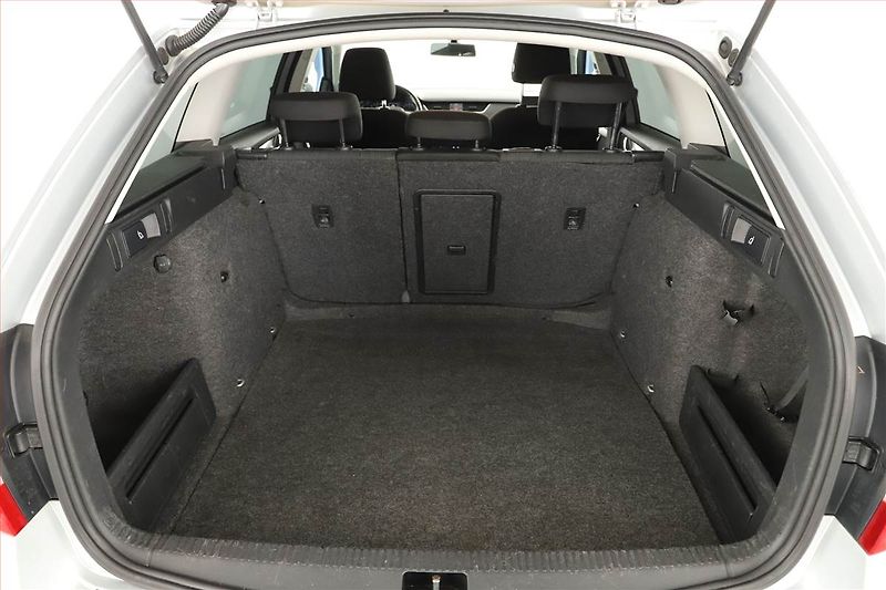 Škoda Octavia (2014) 1.6 TDI, Tempomat - fotka 10 z 13