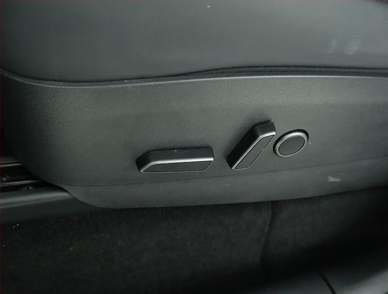 Tesla Model Y (2022) Long Range AWD 79kWh, SoH 92% - fotka 17 z 21