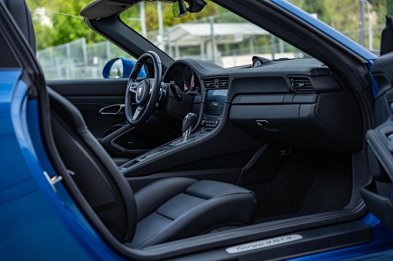 Porsche 911 (2018) 991 4 GTS Targa - fotka 29 z 38