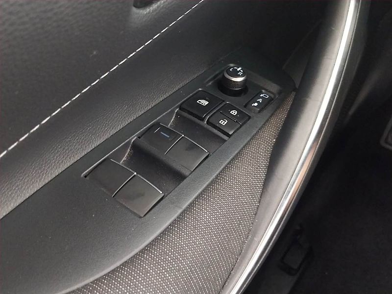 Toyota Corolla (2024) 1.8 Hybrid - fotka 16 z 20
