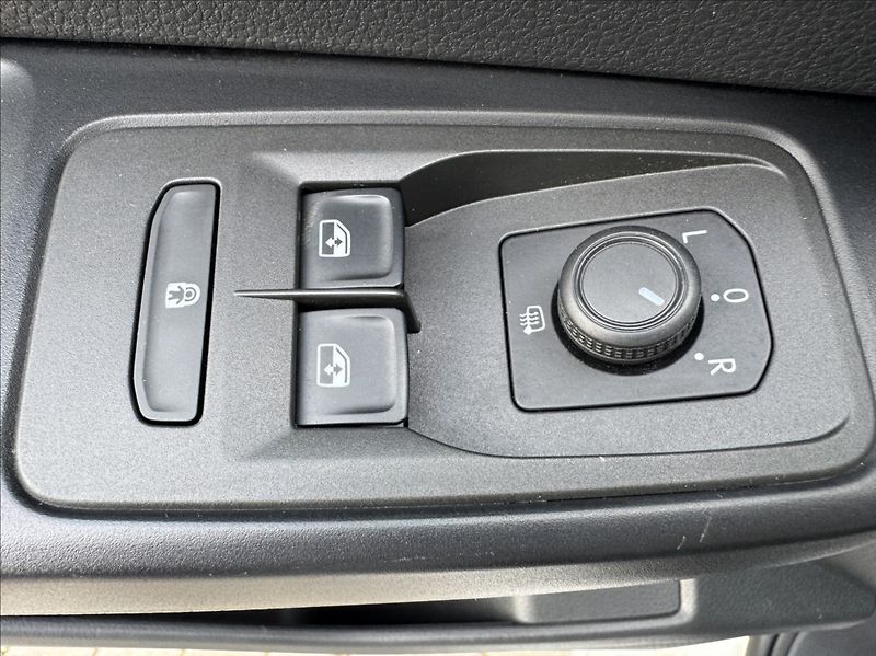Volkswagen Caddy 2,0 TDI MAXI 7míst DPH 1maj ČR - fotka 24 z 50
