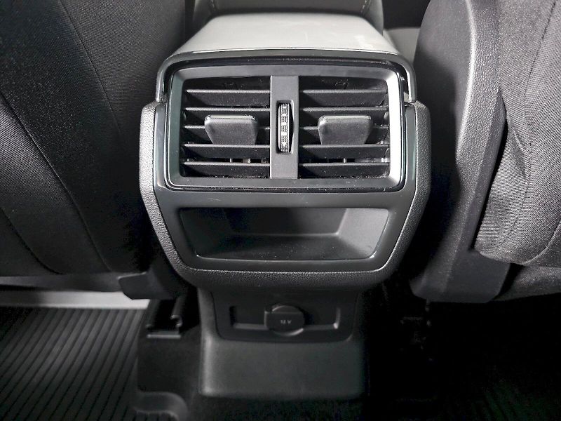 Škoda Karoq (2024) 1.5TSI 110kW DSG Selection - fotka 28 z 31