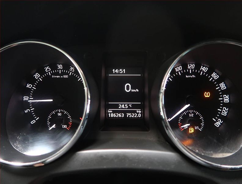 Škoda Yeti (2014) 2.0 TDI, 4X4, Park. senzory - fotka 11 z 16