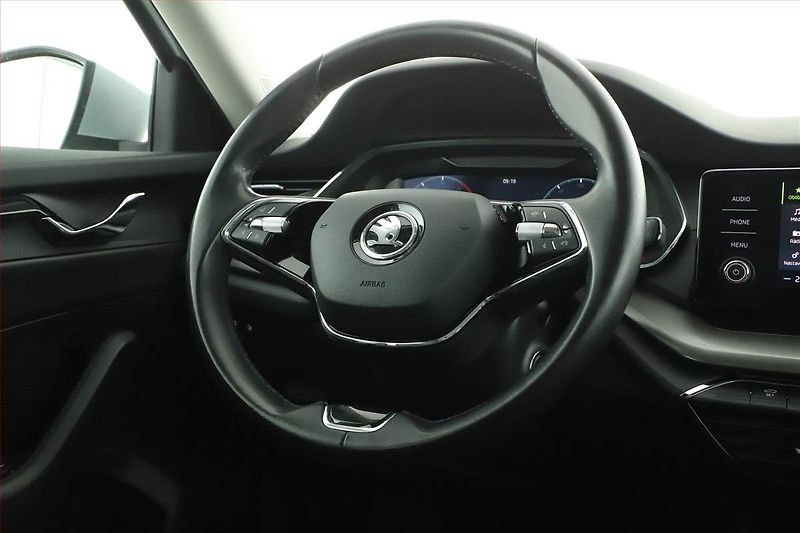 Škoda Octavia (2021) 2.0 TDI, Tempomat - fotka 8 z 20