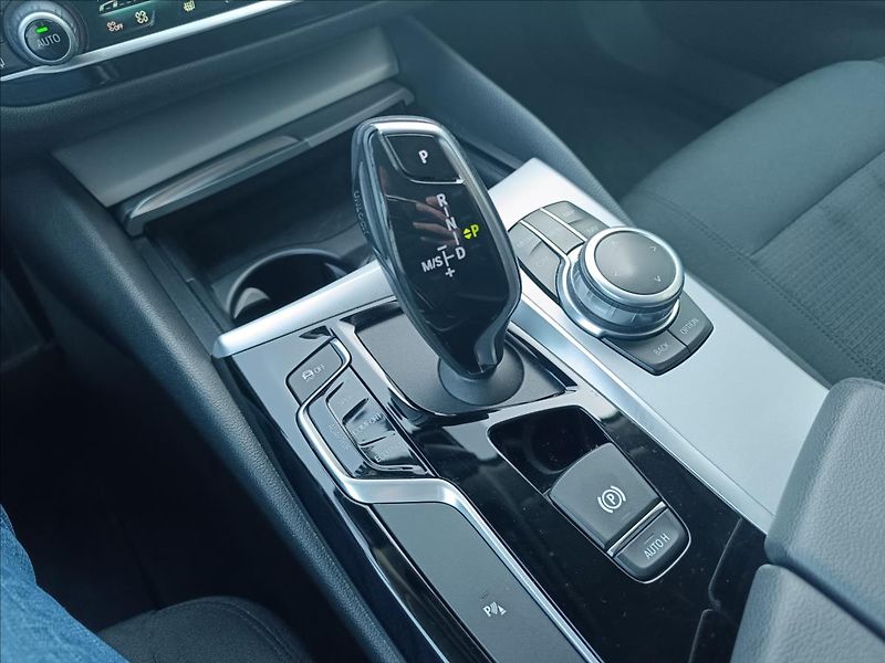 BMW Řada 5 2,0 520d Xdrive Touring - fotka 16 z 20