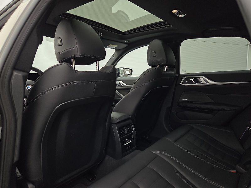 BMW Řada 4 (2025) M440i xDrive GranCoupé M Perfo - fotka 11 z 16