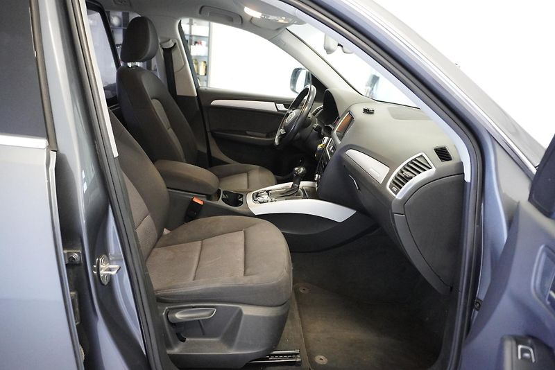 Audi Q5 3,0 TDI QUATTRO AUTOMAT - fotka 25 z 28