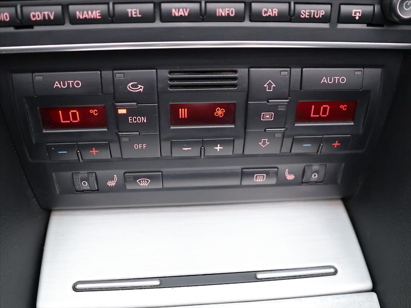 Audi A4 2,5 TDI  120kW MAN Cabriolet - fotka 23 z 31