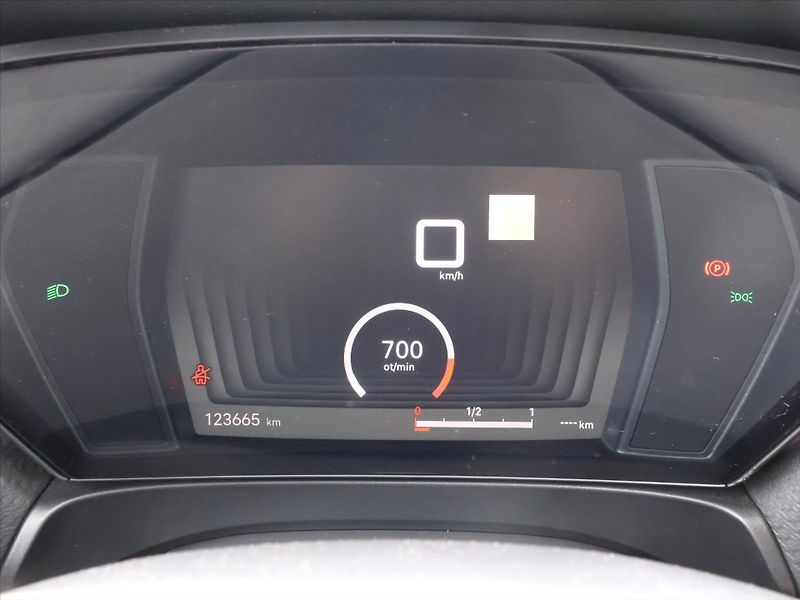 Citroën C5 X 1,6 PT 180k CZ Exclusive DPH - fotka 17 z 37